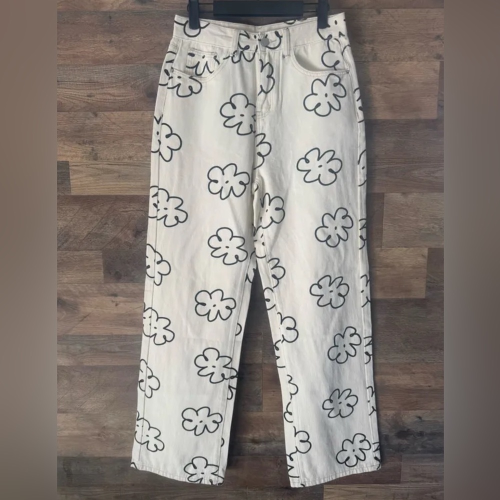 🌼 Size X-Small Cream Colored Straight Leg Pants With A Black Floral Print